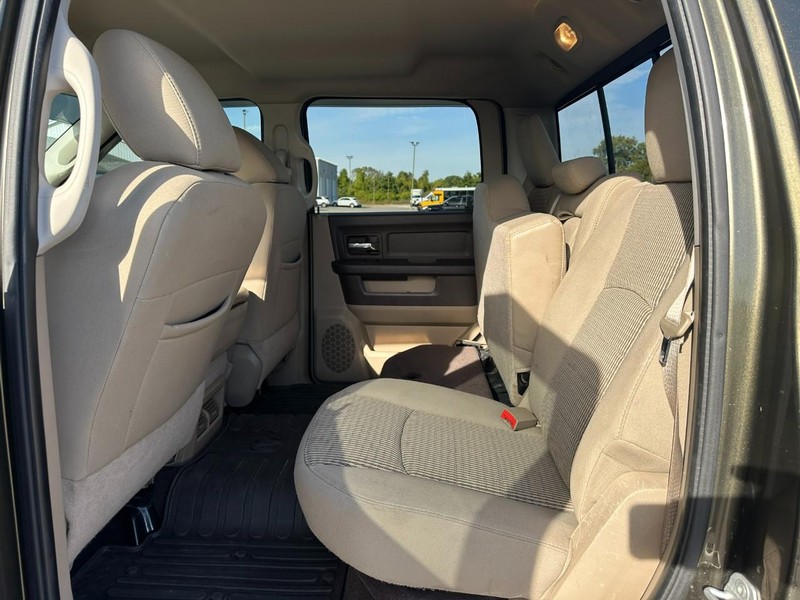 Ram 2500 Vehicle Full-screen Gallery Image 10