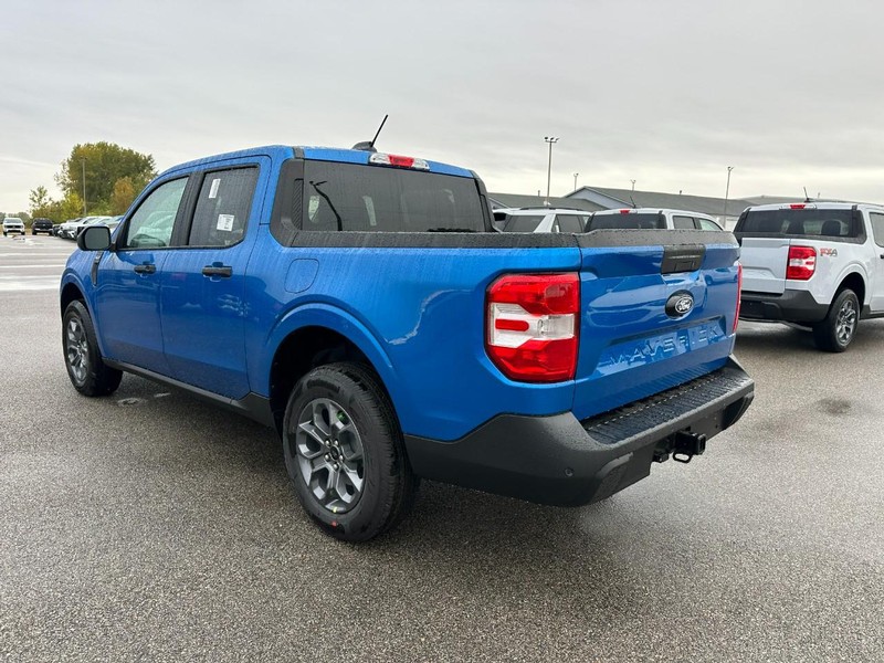 Ford Maverick Vehicle Full-screen Gallery Image 3