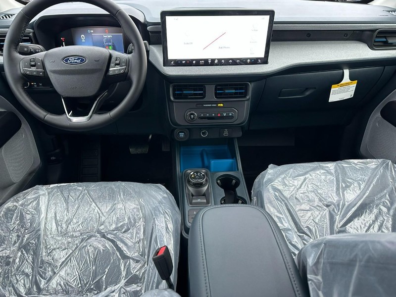 Ford Maverick Vehicle Full-screen Gallery Image 5