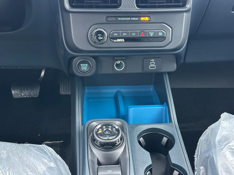 Ford Maverick Vehicle Full-screen Gallery Image 8