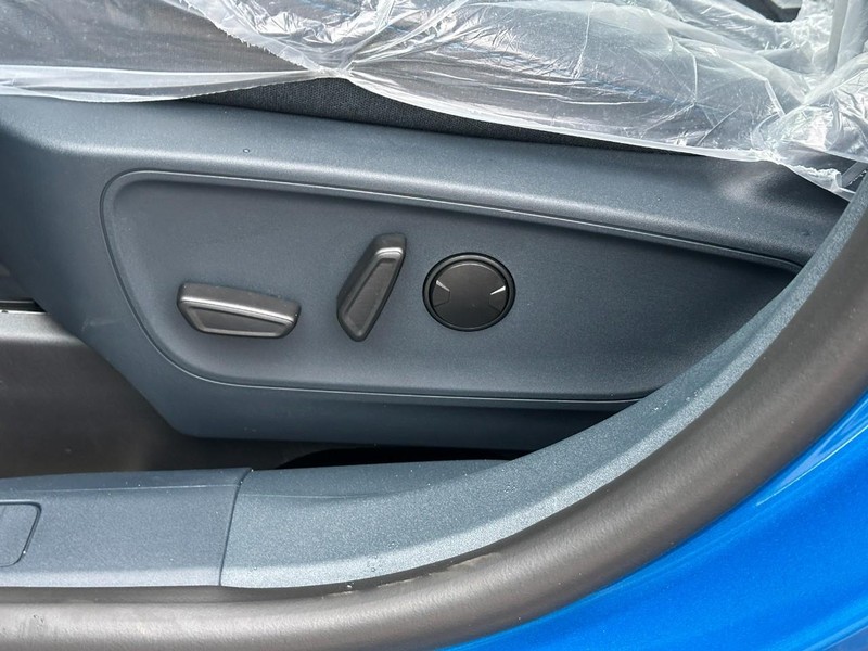 Ford Maverick Vehicle Full-screen Gallery Image 10