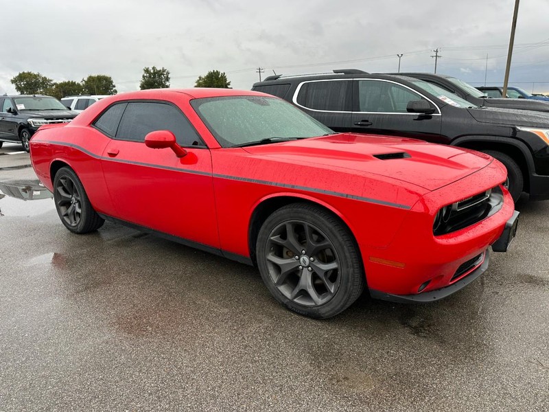 Dodge Challenger Vehicle Full-screen Gallery Image 2