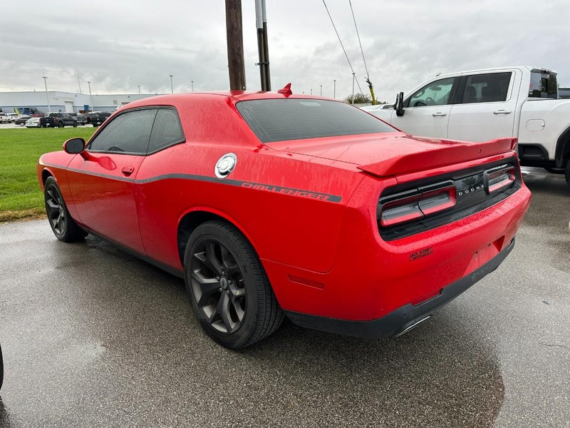 Dodge Challenger Vehicle Full-screen Gallery Image 4