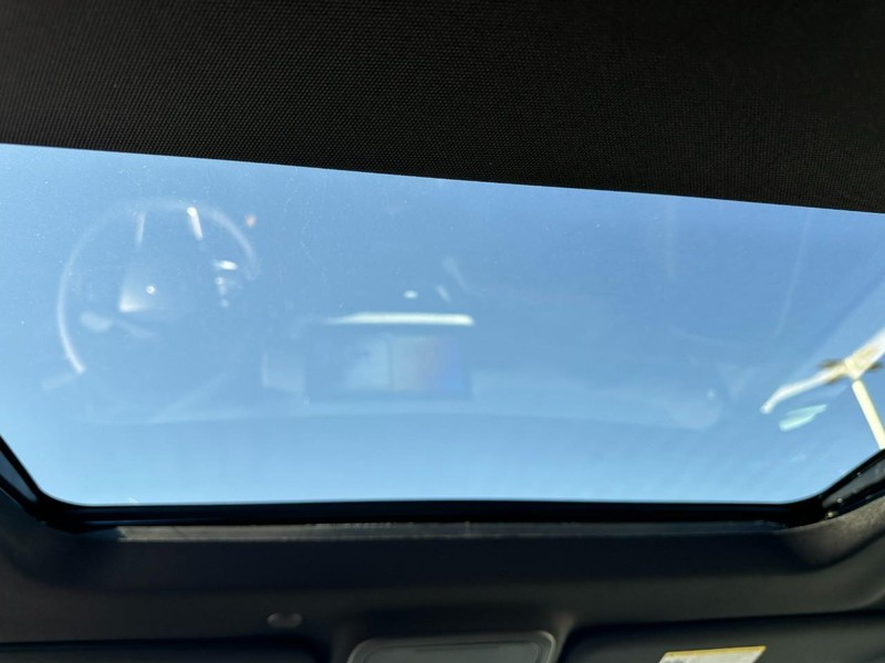 Ford Explorer Vehicle Full-screen Gallery Image 5