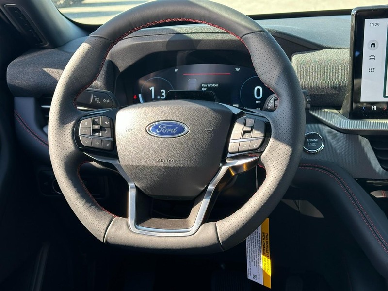 Ford Explorer Vehicle Full-screen Gallery Image 7