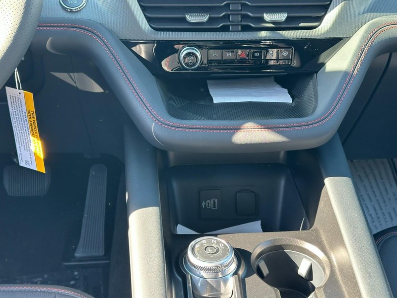 Ford Explorer Vehicle Full-screen Gallery Image 9