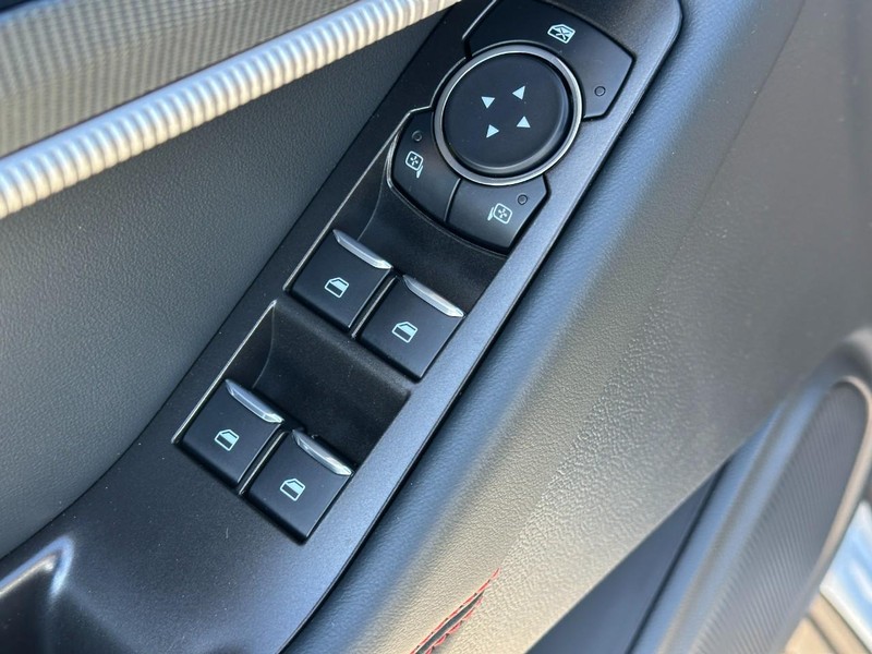 Ford Explorer Vehicle Full-screen Gallery Image 10