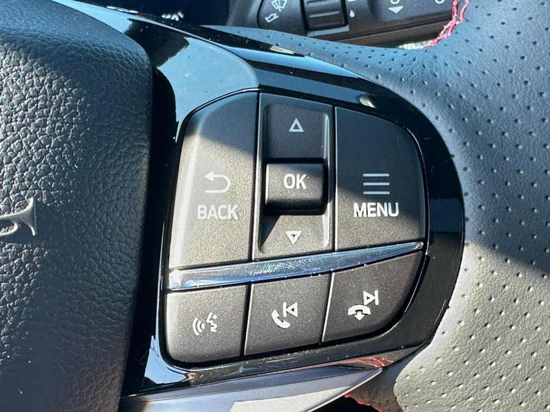 Ford Explorer Vehicle Full-screen Gallery Image 14