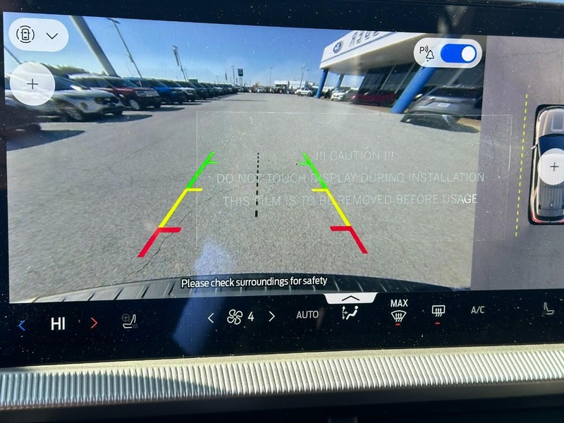 Ford Explorer Vehicle Full-screen Gallery Image 15