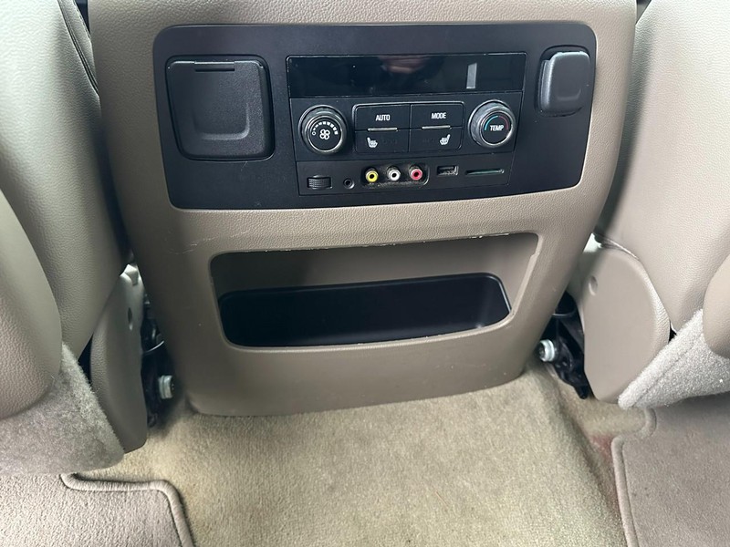 Chevrolet Tahoe Vehicle Full-screen Gallery Image 13