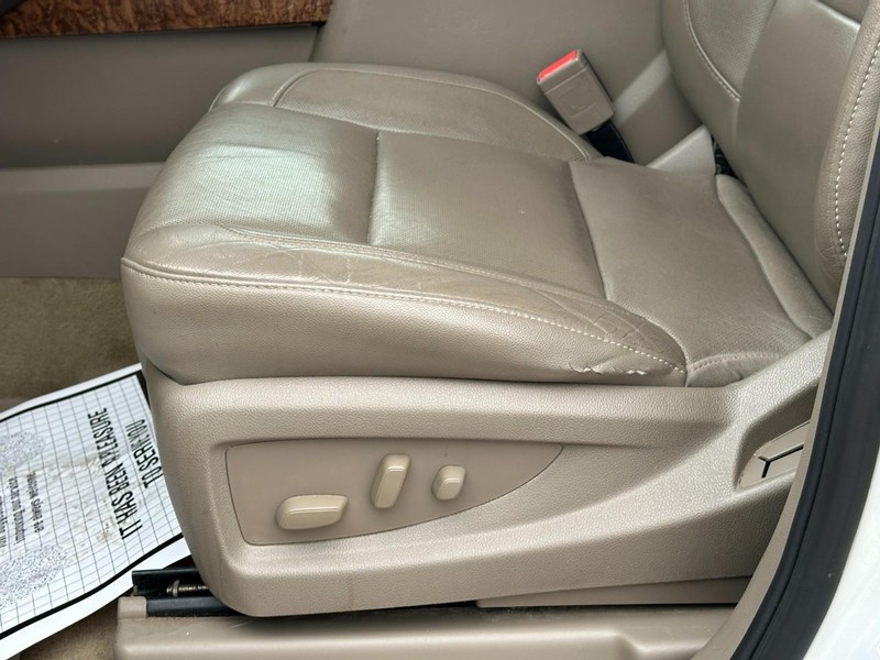 Chevrolet Tahoe Vehicle Full-screen Gallery Image 21