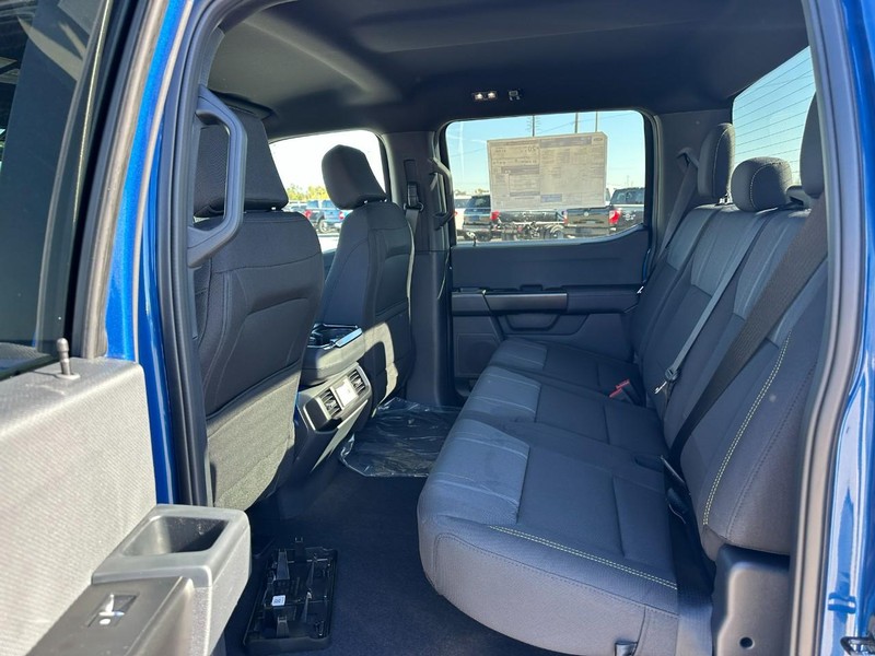 Ford F-150 Vehicle Full-screen Gallery Image 4