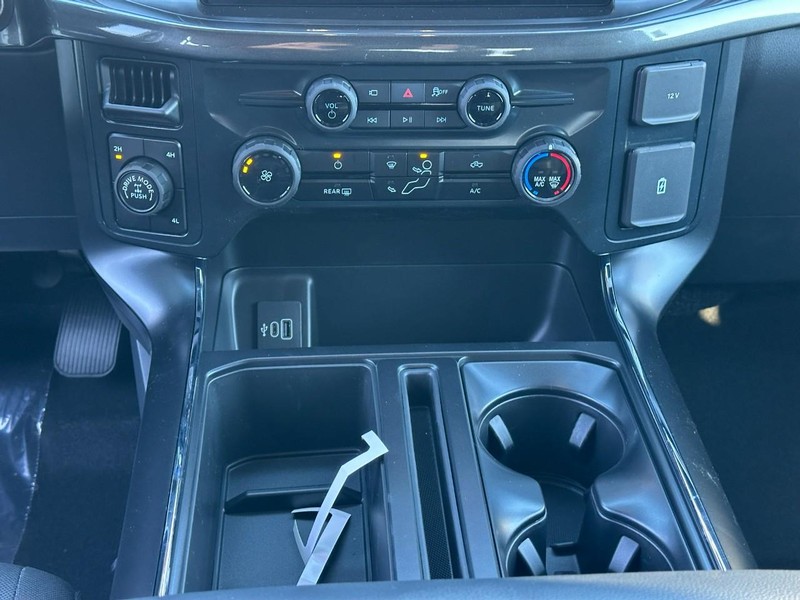 Ford F-150 Vehicle Full-screen Gallery Image 8