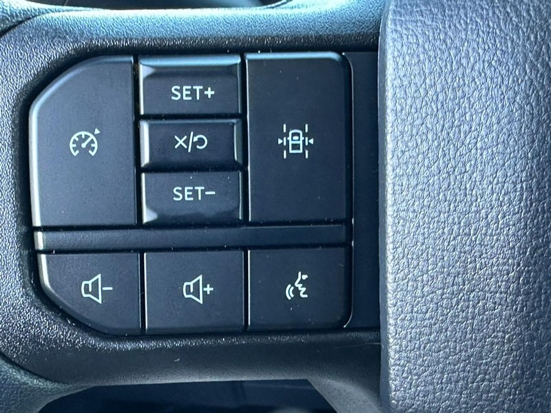 Ford F-150 Vehicle Full-screen Gallery Image 11