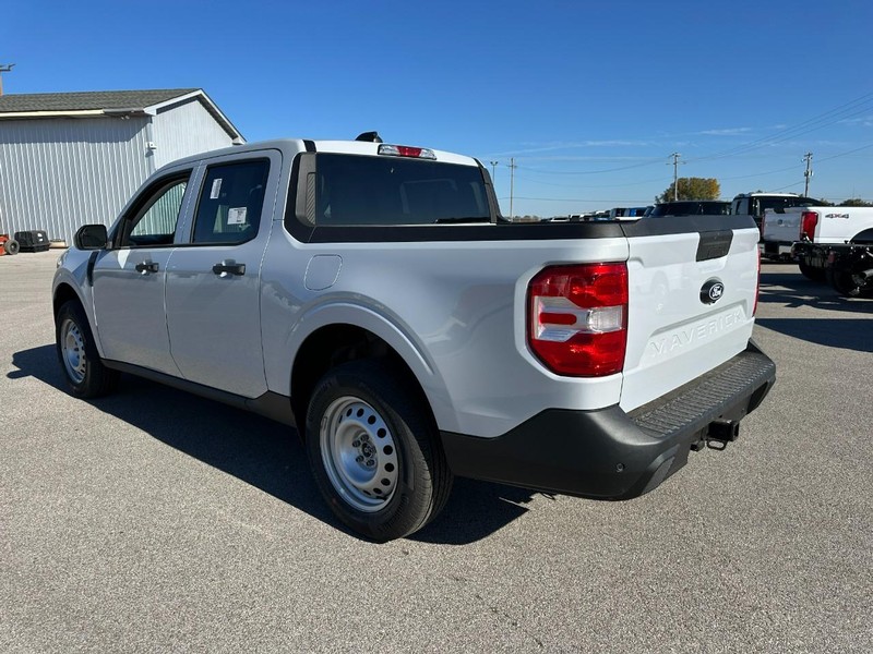 Ford Maverick Vehicle Full-screen Gallery Image 3