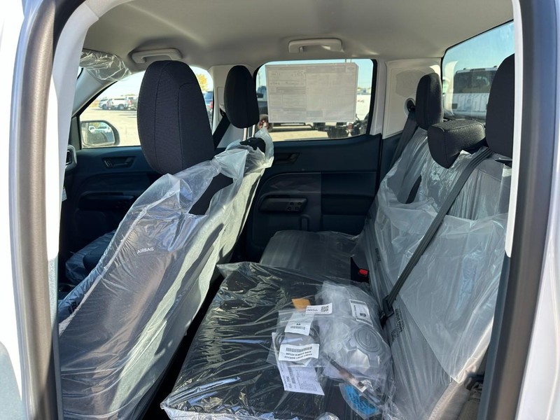 Ford Maverick Vehicle Full-screen Gallery Image 4