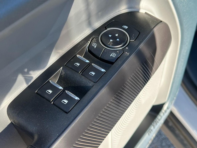 Ford Maverick Vehicle Full-screen Gallery Image 9