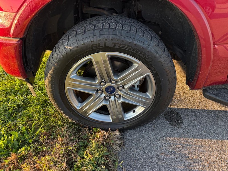 Ford F-150 Vehicle Full-screen Gallery Image 2