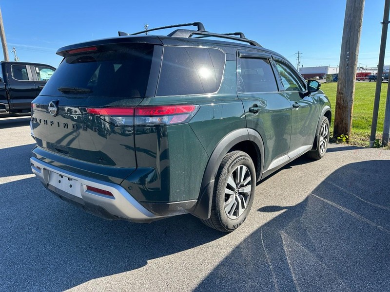 Nissan Pathfinder Vehicle Full-screen Gallery Image 3