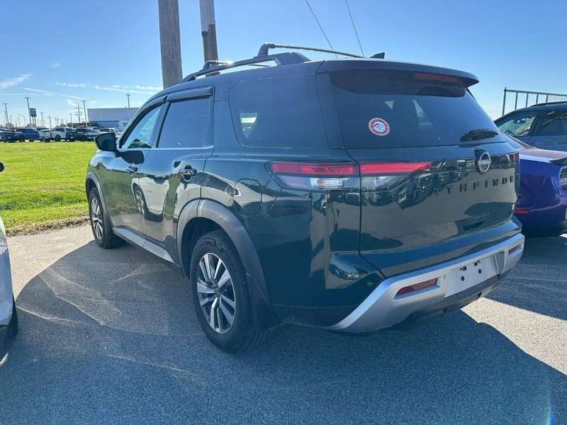 Nissan Pathfinder Vehicle Full-screen Gallery Image 4