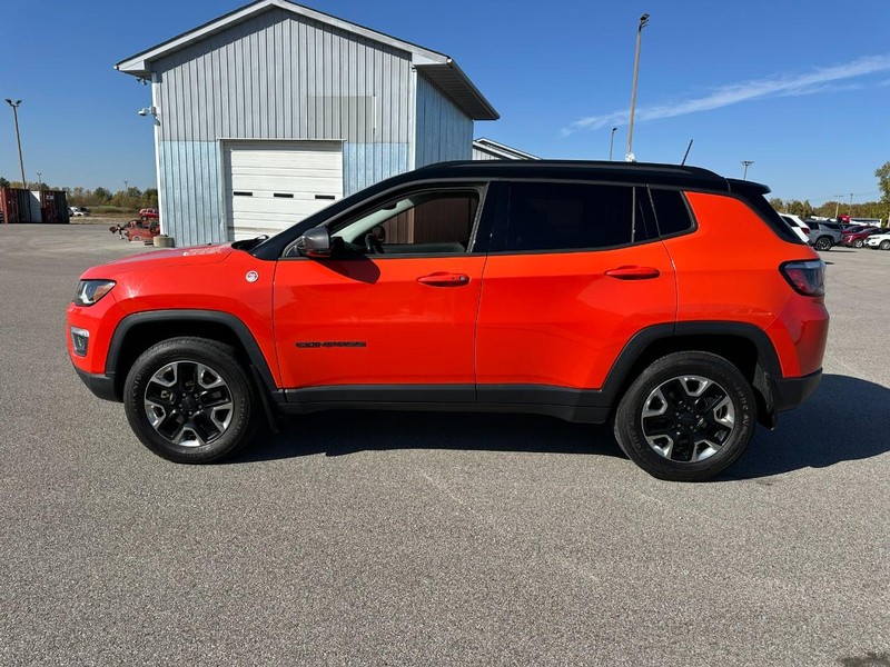 Jeep Compass Vehicle Full-screen Gallery Image 2