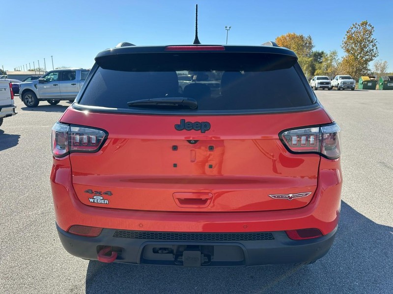 Jeep Compass Vehicle Full-screen Gallery Image 4