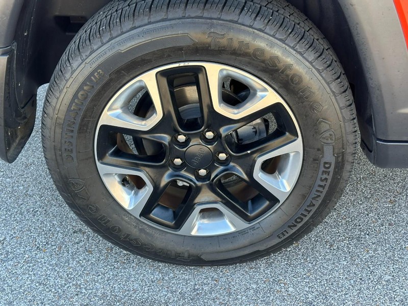 Jeep Compass Vehicle Full-screen Gallery Image 7