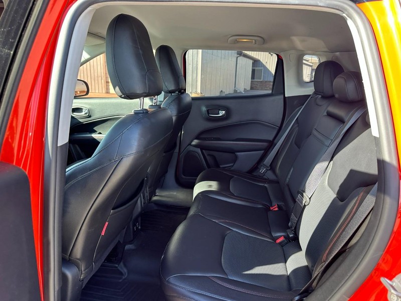 Jeep Compass Vehicle Full-screen Gallery Image 10