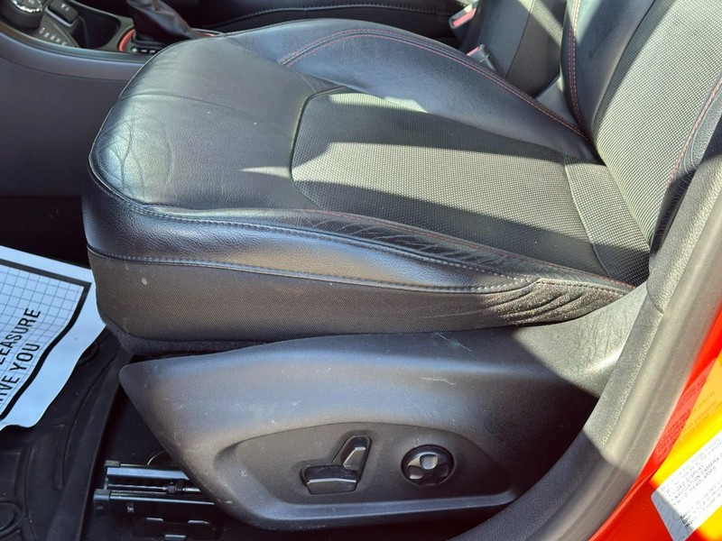 Jeep Compass Vehicle Full-screen Gallery Image 16