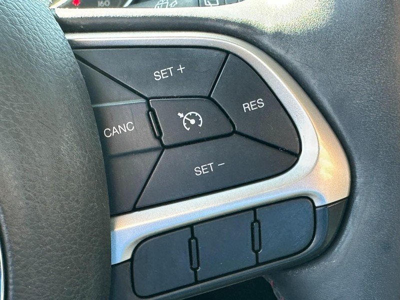 Jeep Compass Vehicle Full-screen Gallery Image 18