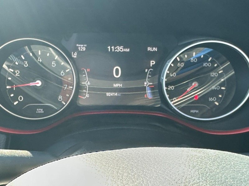 Jeep Compass Vehicle Full-screen Gallery Image 19