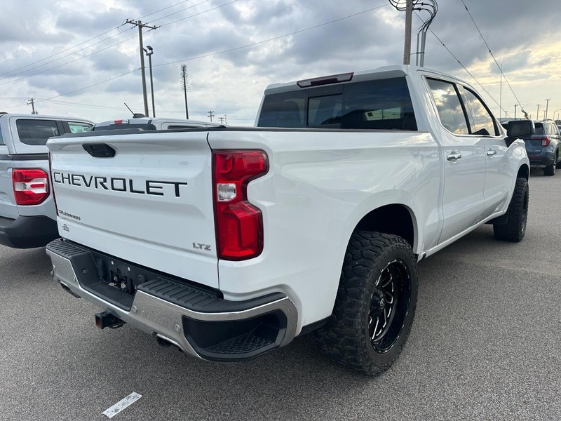 Chevrolet Silverado 1500 Vehicle Full-screen Gallery Image 3