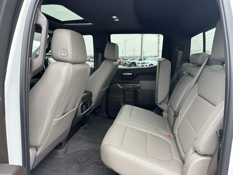 Chevrolet Silverado 1500 Vehicle Full-screen Gallery Image 10