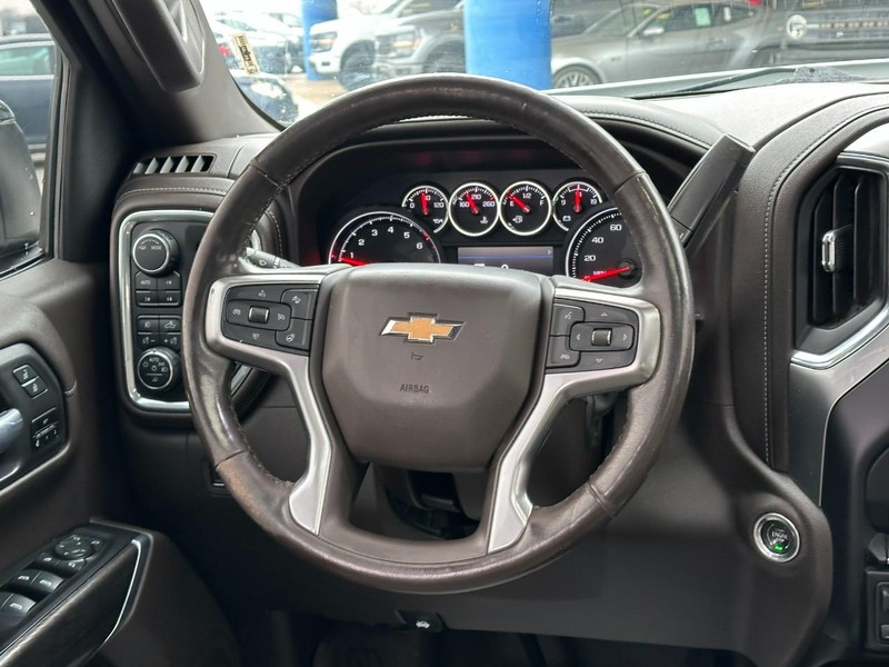 Chevrolet Silverado 1500 Vehicle Full-screen Gallery Image 14