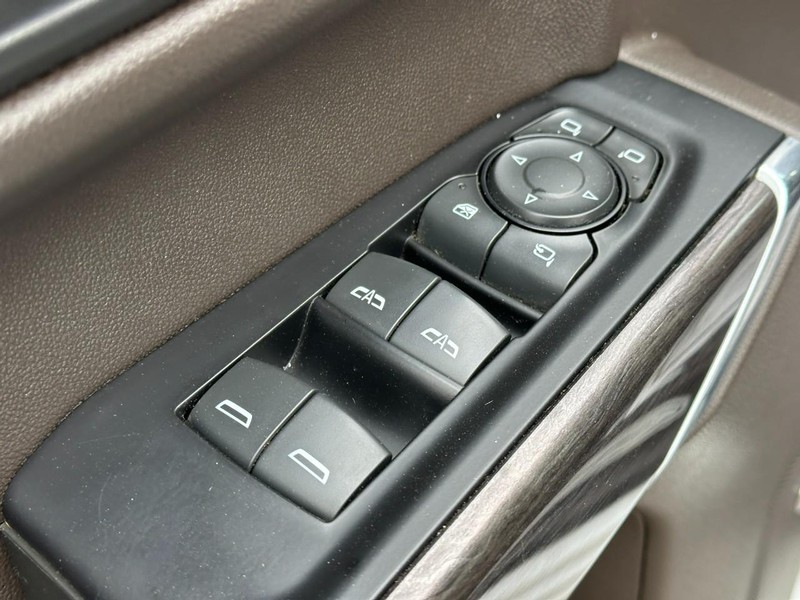 Chevrolet Silverado 1500 Vehicle Full-screen Gallery Image 17