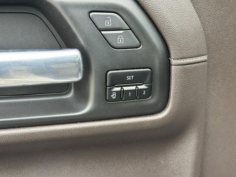 Chevrolet Silverado 1500 Vehicle Full-screen Gallery Image 18