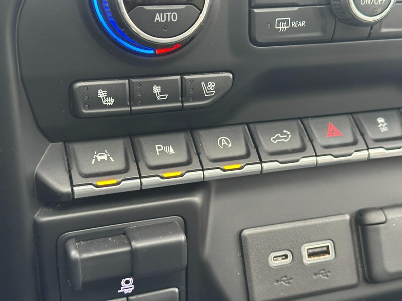 Chevrolet Silverado 1500 Vehicle Full-screen Gallery Image 23