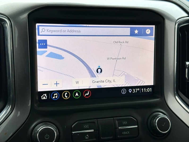 Chevrolet Silverado 1500 Vehicle Full-screen Gallery Image 24