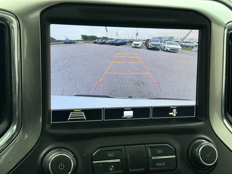 Chevrolet Silverado 1500 Vehicle Full-screen Gallery Image 25