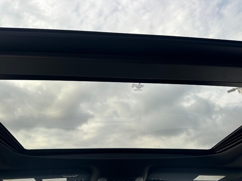 Ford F-150 Vehicle Full-screen Gallery Image 5