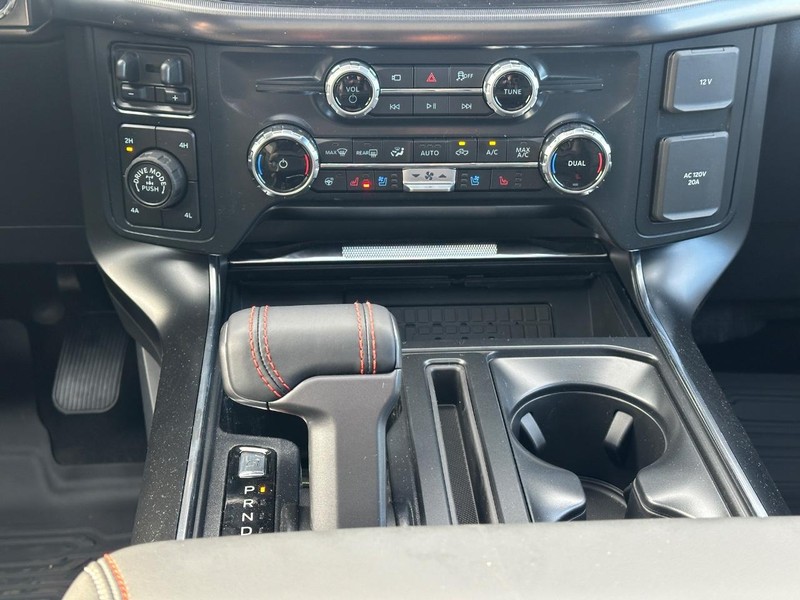 Ford F-150 Vehicle Full-screen Gallery Image 9