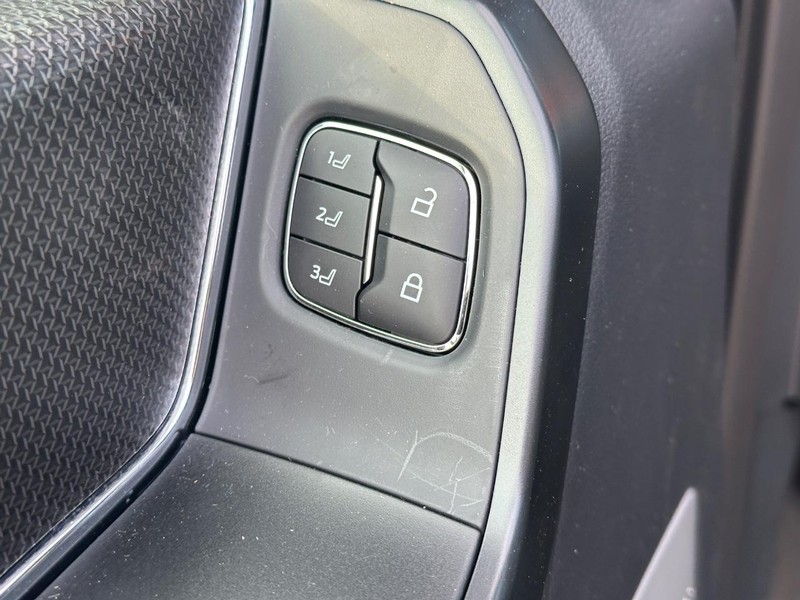 Ford F-150 Vehicle Full-screen Gallery Image 11