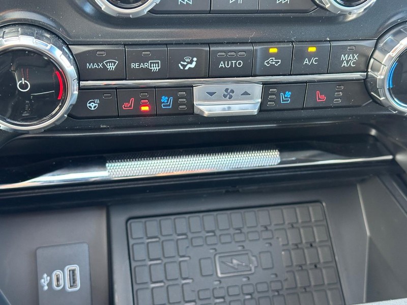 Ford F-150 Vehicle Full-screen Gallery Image 16