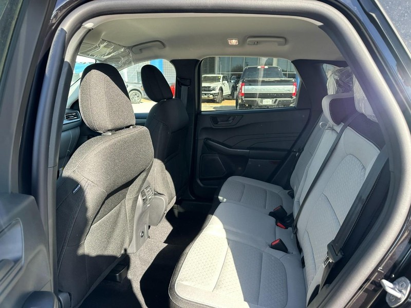 Ford Escape Vehicle Full-screen Gallery Image 4