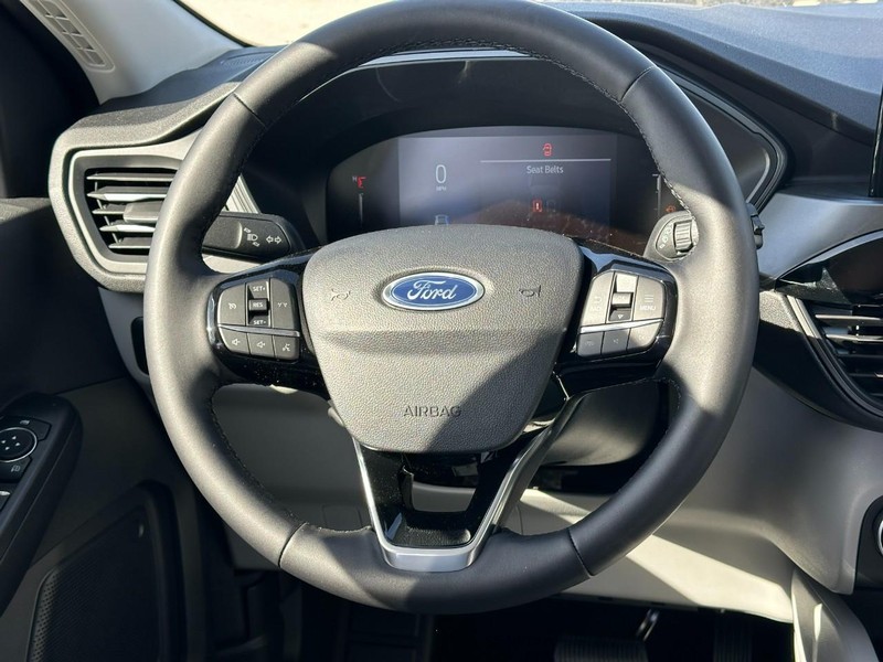 Ford Escape Vehicle Full-screen Gallery Image 6