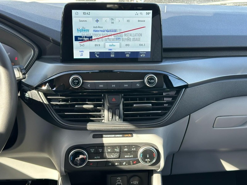 Ford Escape Vehicle Full-screen Gallery Image 7