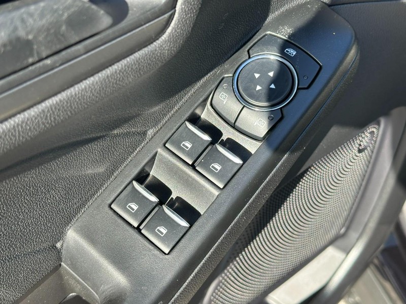 Ford Escape Vehicle Full-screen Gallery Image 9