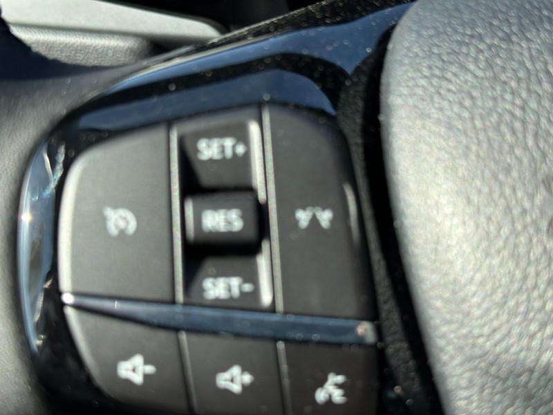 Ford Escape Vehicle Full-screen Gallery Image 11