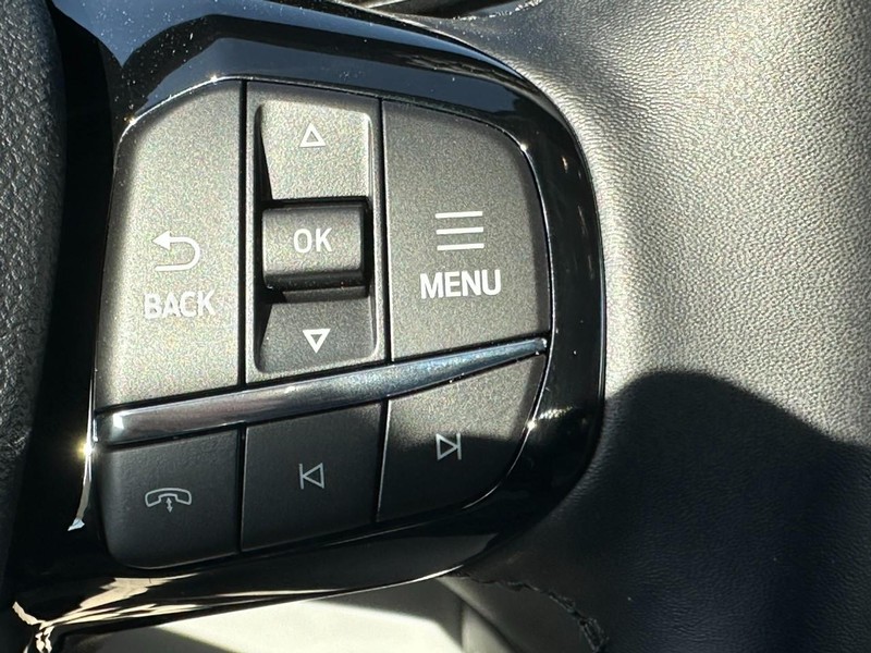 Ford Escape Vehicle Full-screen Gallery Image 12