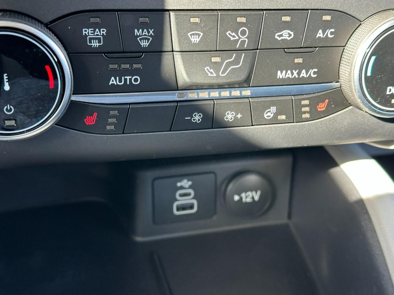 Ford Escape Vehicle Full-screen Gallery Image 13